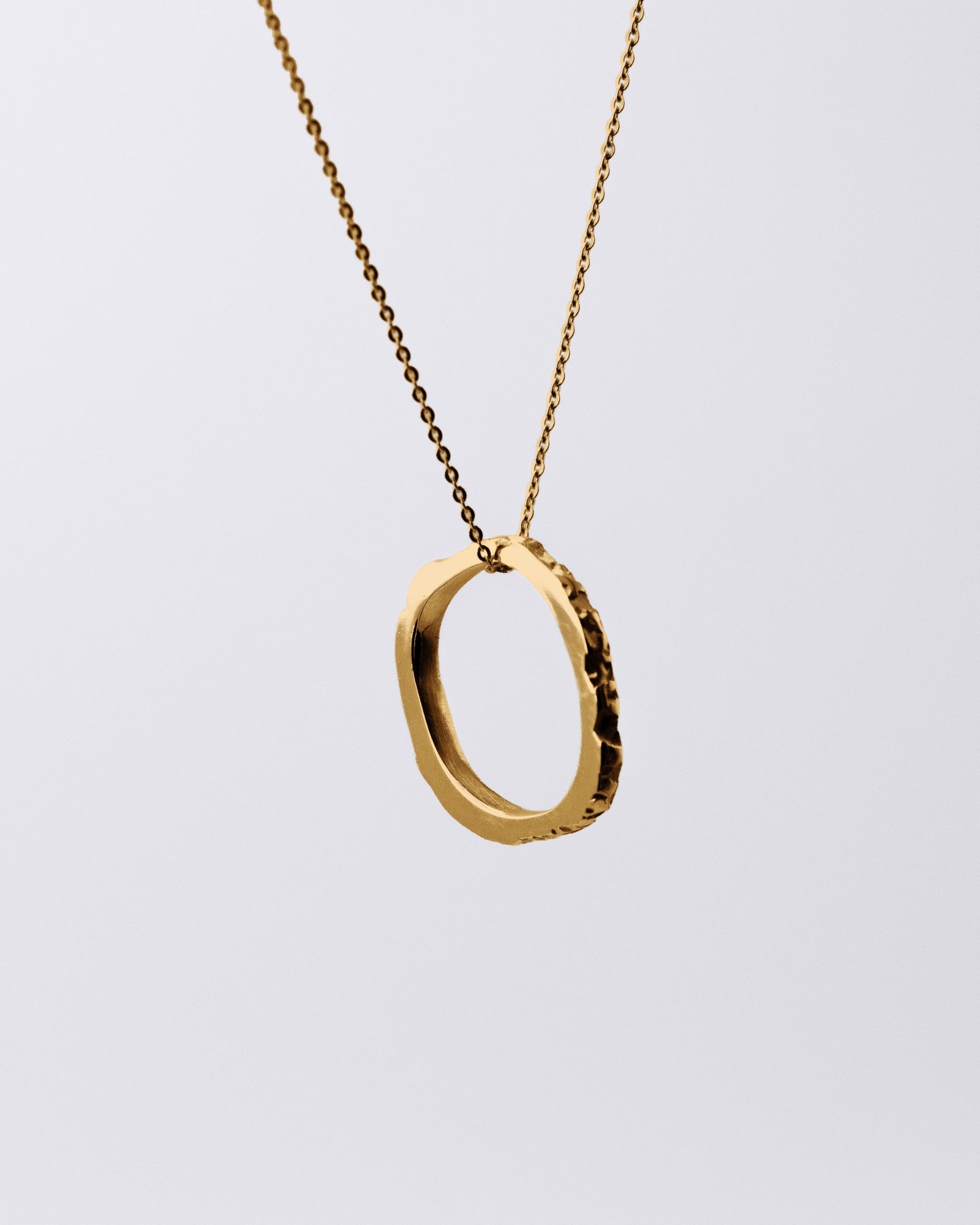 Collier éthique en vermeil ou or jaune.