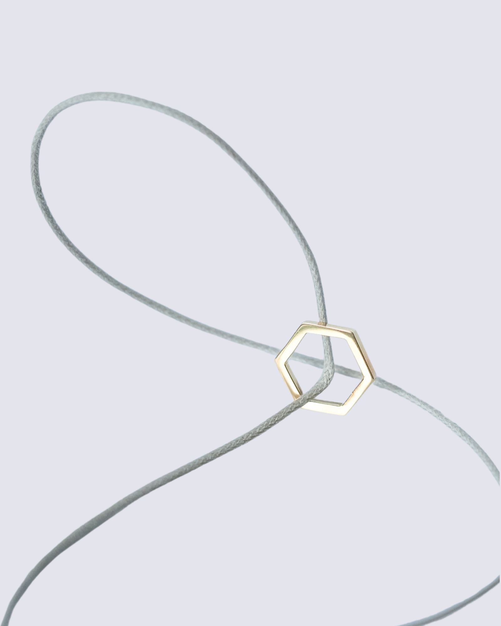Bracelet sur cordon essentiel 14mm vermeil éthique et made in France.