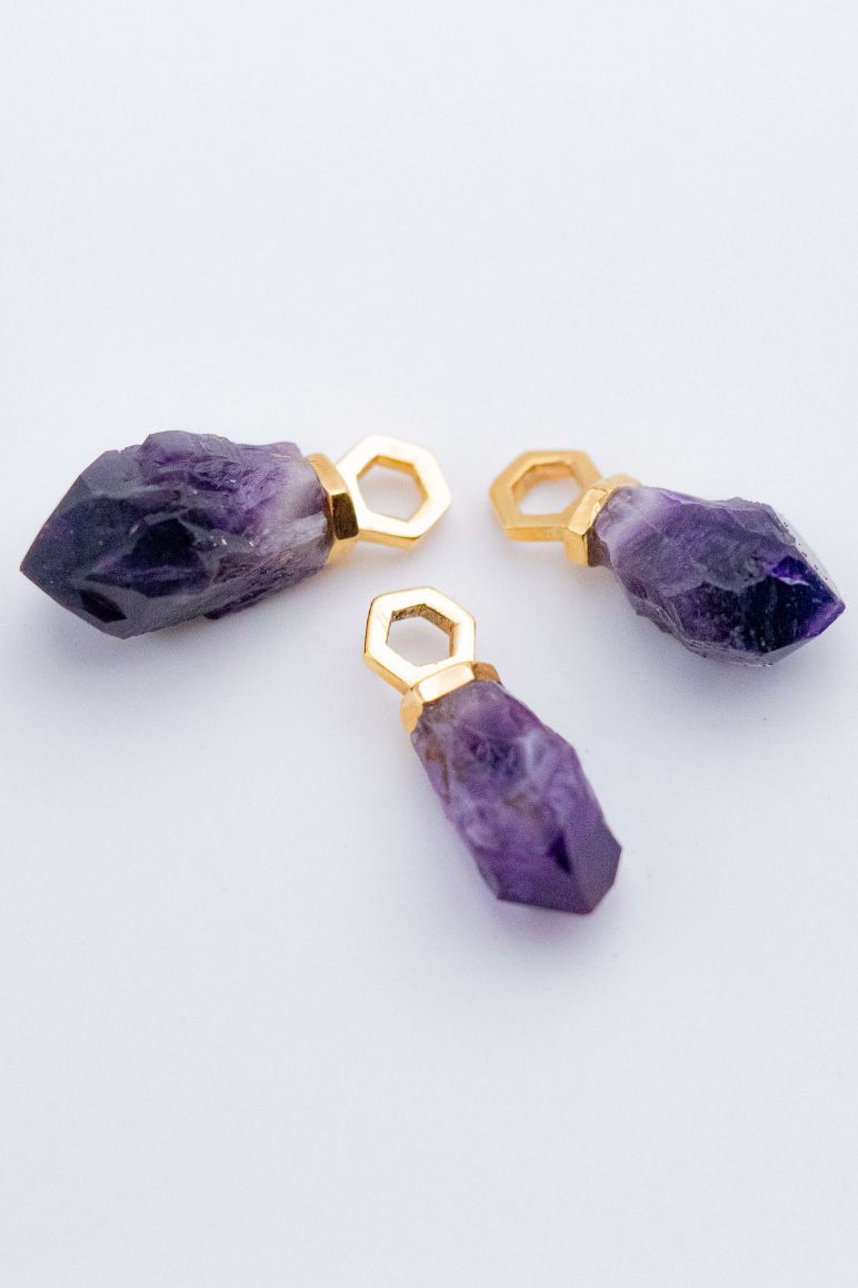 3 différents pendentifs éthiques en vermeil et améthystes de France