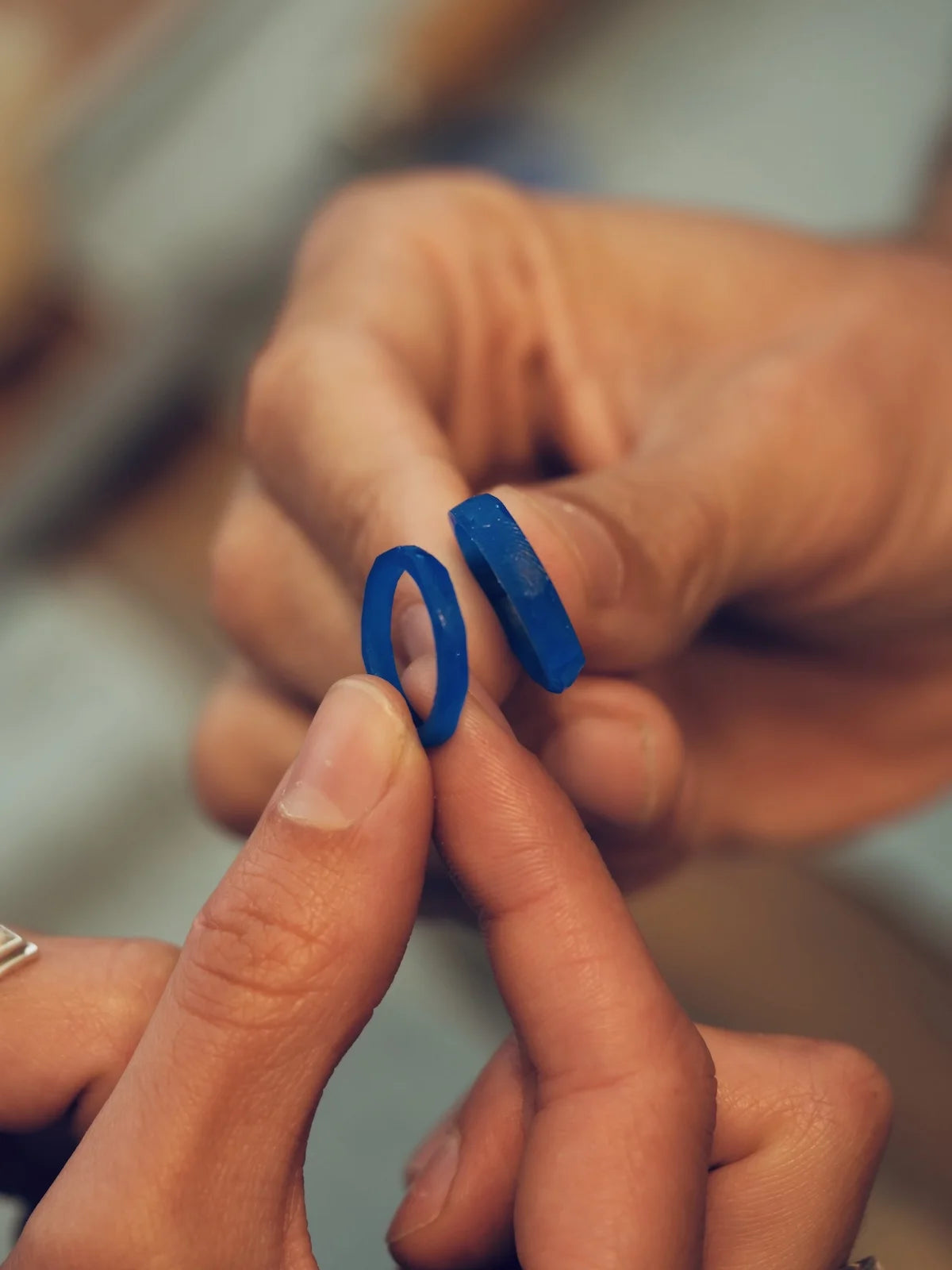 Atelier réalisez vos alliances en duo en argent, vermeil ou or Annecy