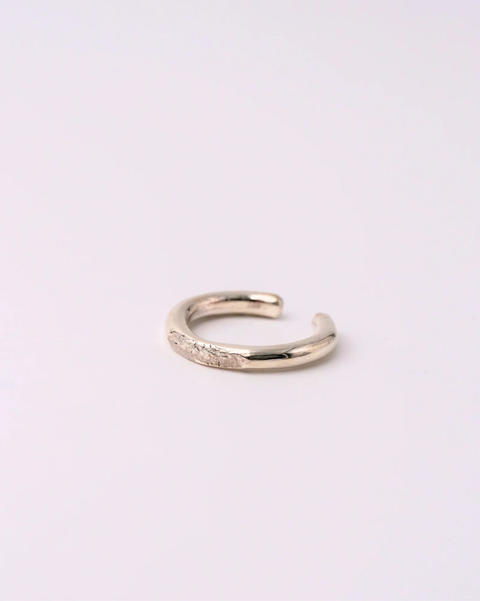 Bague en argent et earcuff avec empreinte animale.