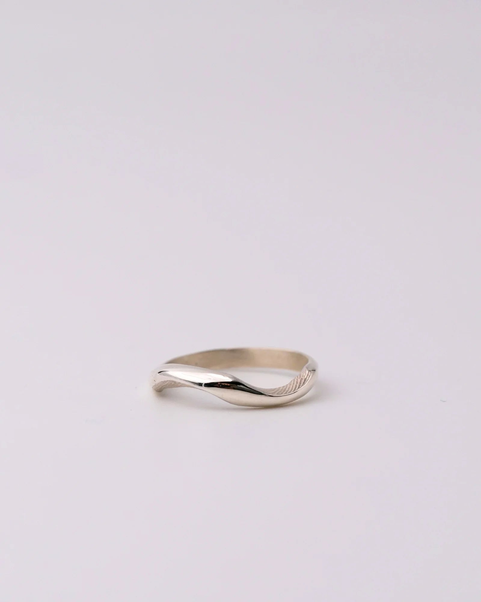 Bague vague en argent pouvant accueillir deux empreintes digitales et ou animales.