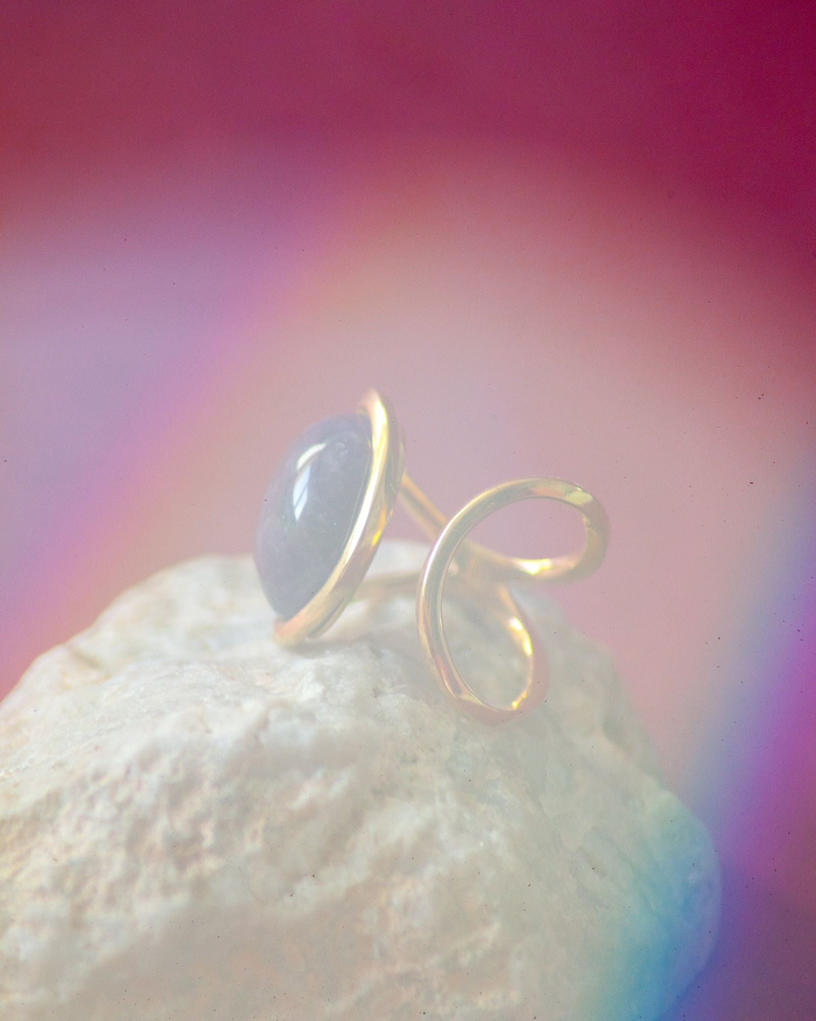Bague éthique modèle Sororité en vermeil et améthyste de France halo de lumière