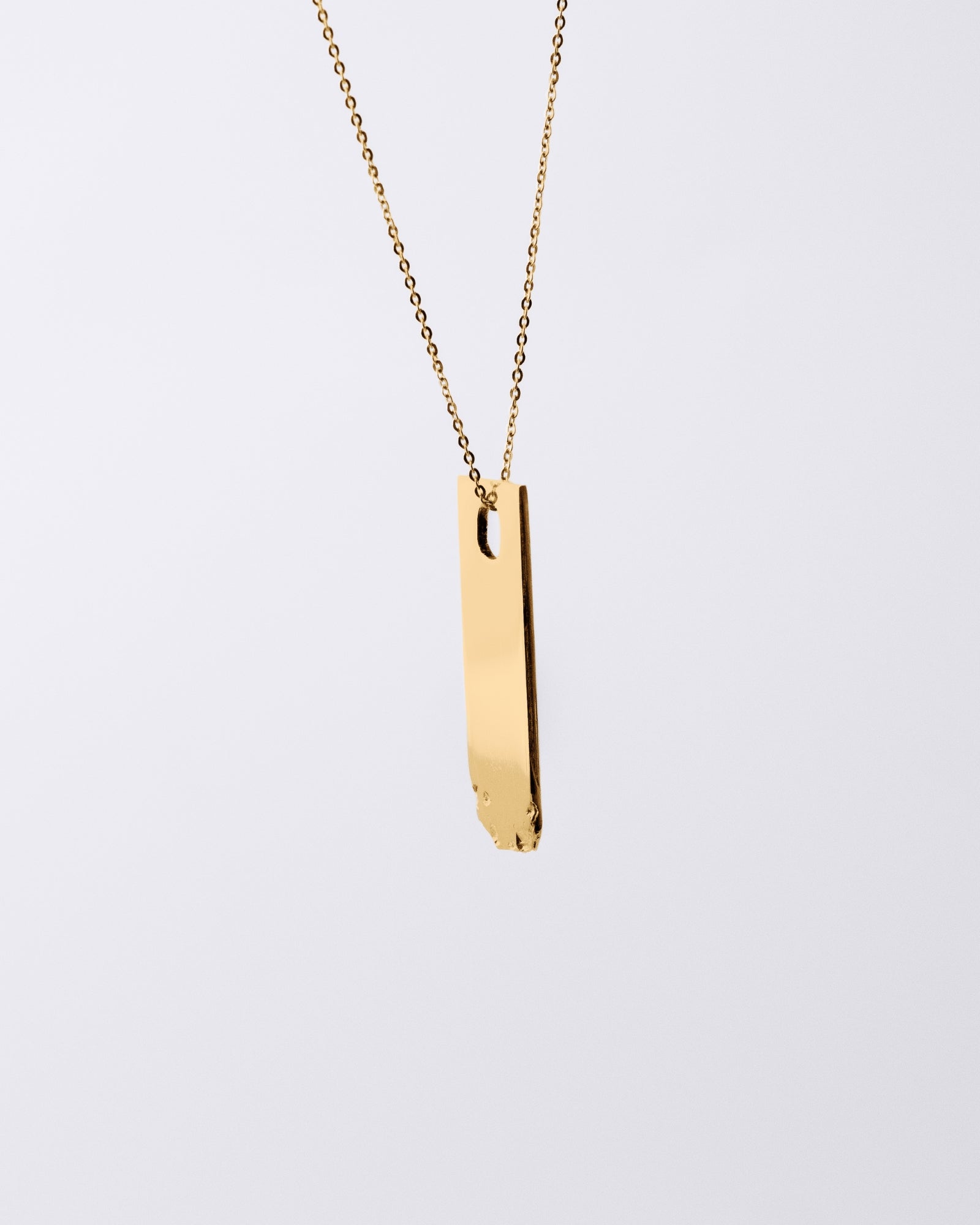 Collier éthique plaque marquée en vermeil ou or jaune