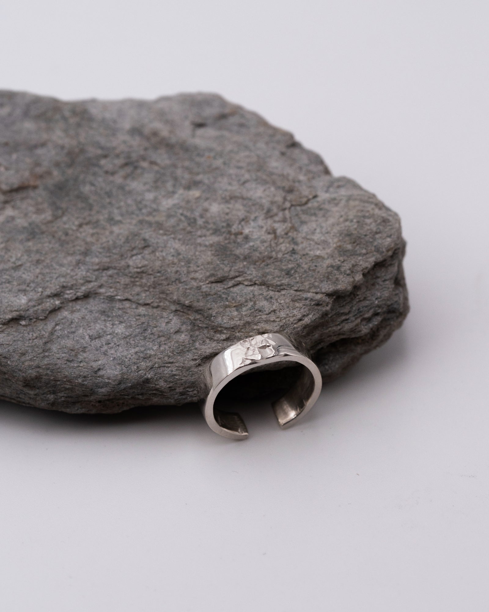 Earcuff ethique large en argent ou or blanc recyclé