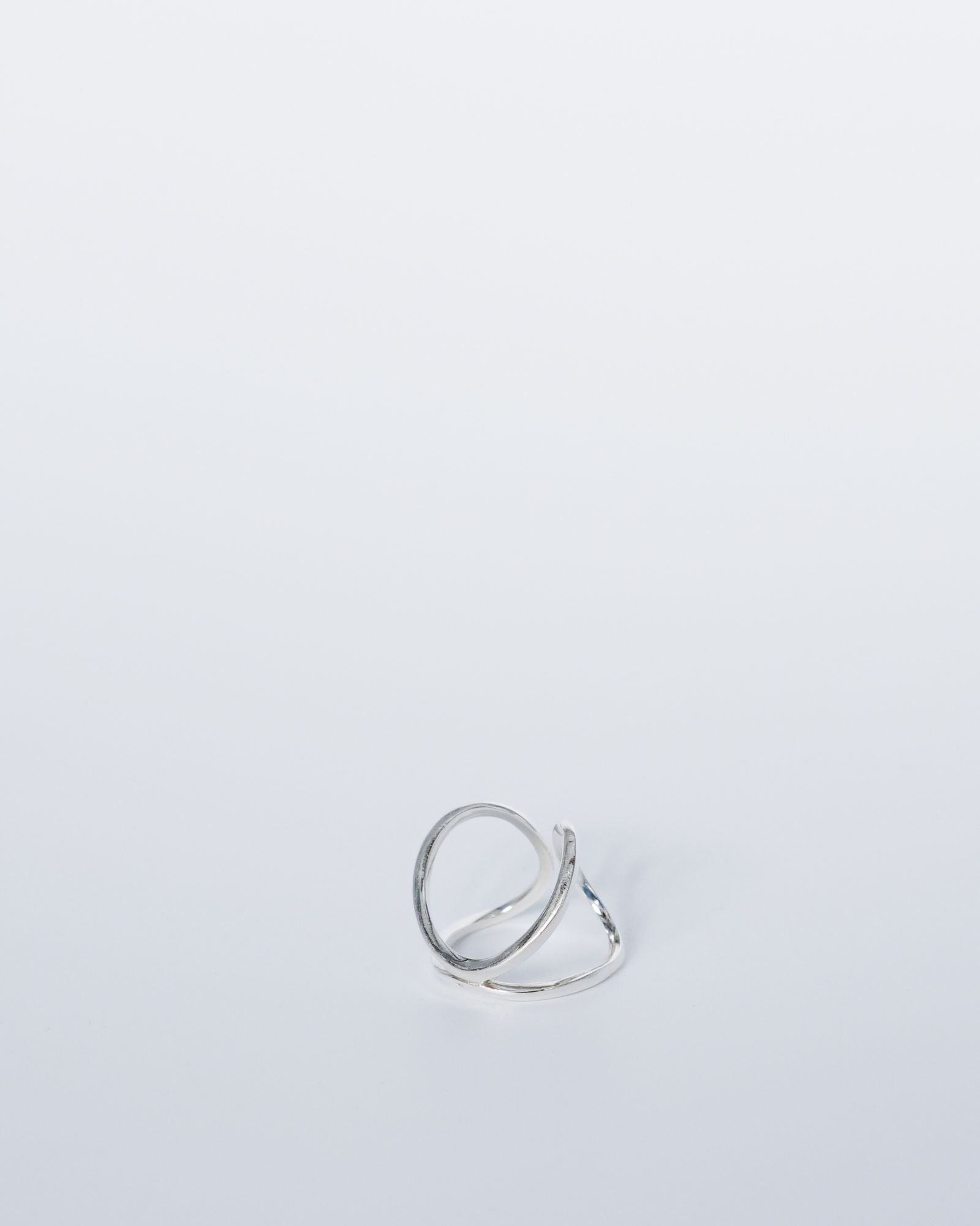 bague Intrépide en argent de dos