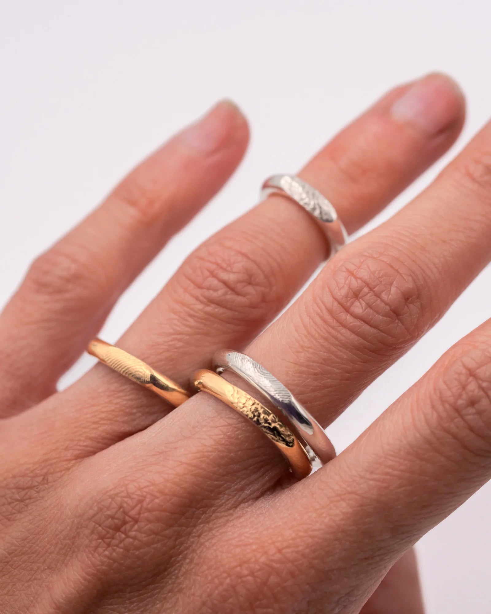 Stacking de bagues earcuff avec empreintes digitales et animales.