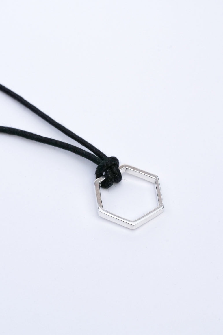 essentiel pendentif noir 2